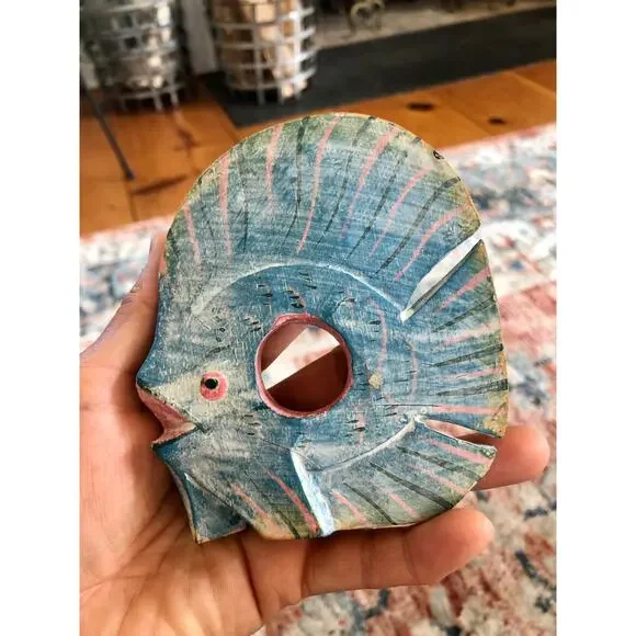 Vintage Hand-Carved wooden Fish Napkin Rings, Holder, Blue Fish, Set of Four - Picture 8 of 9